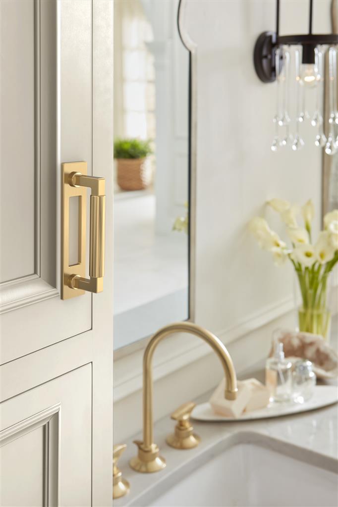 AMEROCK Medora Rectangle Cabinet Handle Backplate in Champagne Bronze (+8 Sizes)