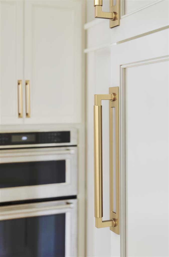 AMEROCK Medora Rectangle Cabinet Handle Backplate in Champagne Bronze (+8 Sizes)