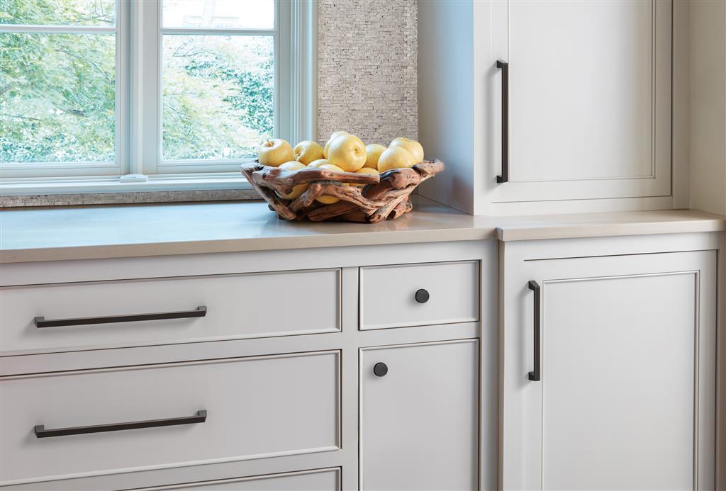 AMEROCK Blackrock Handle Cabinet Pull in Oil Rubbed Bronze (+7 Sizes)