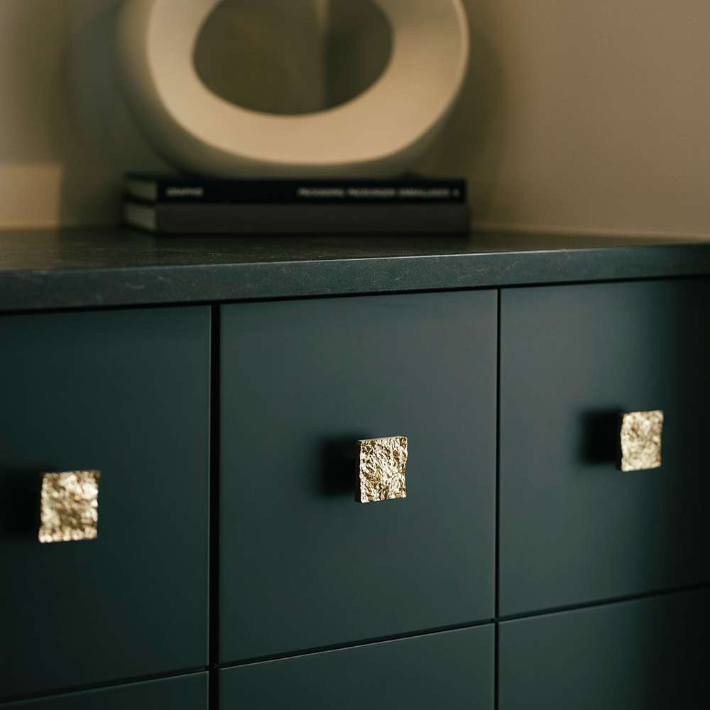 BELWITH-KEELER Sandrine Square Cabinet Knob in Champagne Bronze B077512-CBZ Display