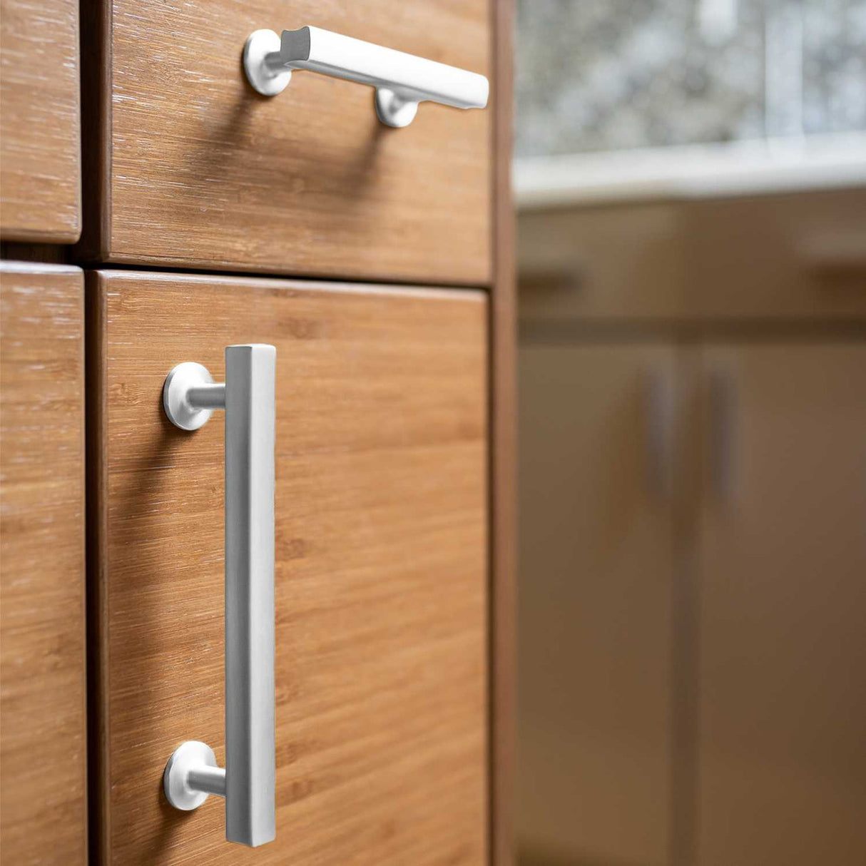 HICKORY Woodward Cabinet Display Chrome