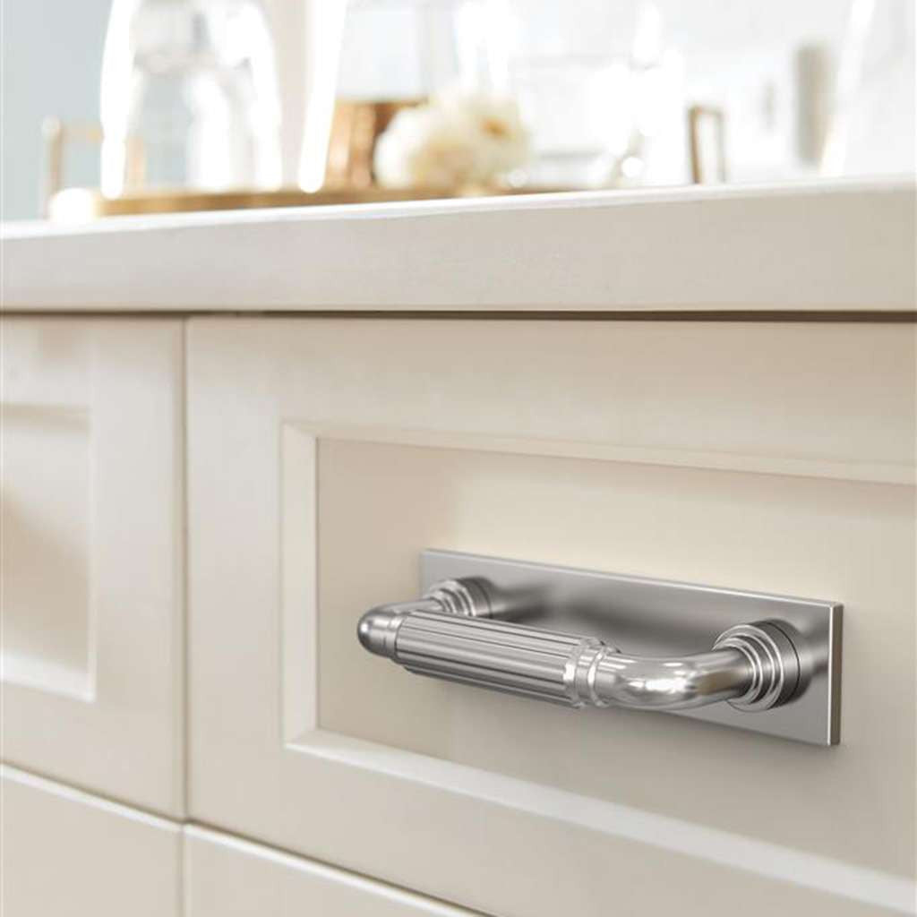 AMEROCK Ladera Rectangle Cabinet Handle Backplate in Polished Chrome 3" BP3776126 Mounted