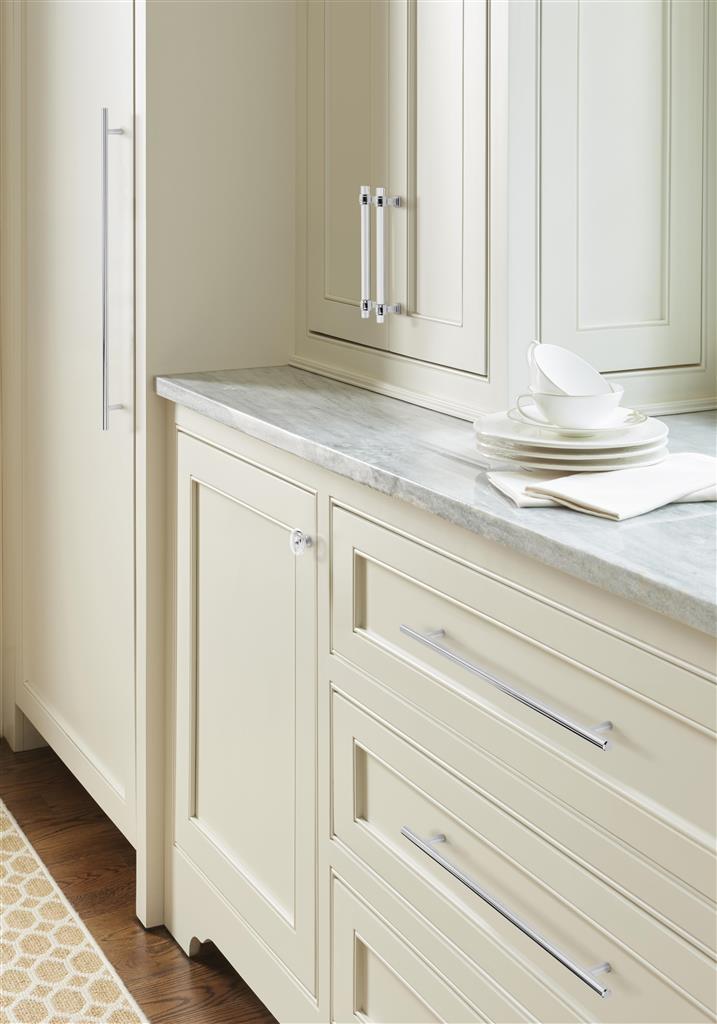 AMEROCK Glacio Glass Handle Cabinet Pull in Clear and Chrome (+5 Sizes)