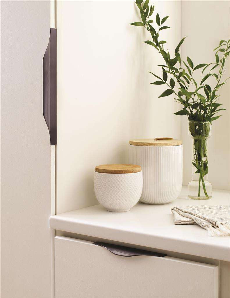 Amerock Aloft Edge Pulls in Black Chrome