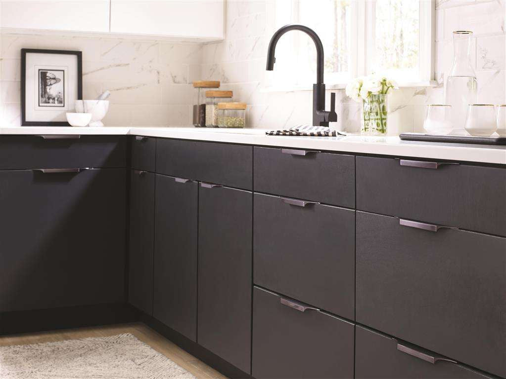 Amerock Extent Edge Pulls in Black Chrome