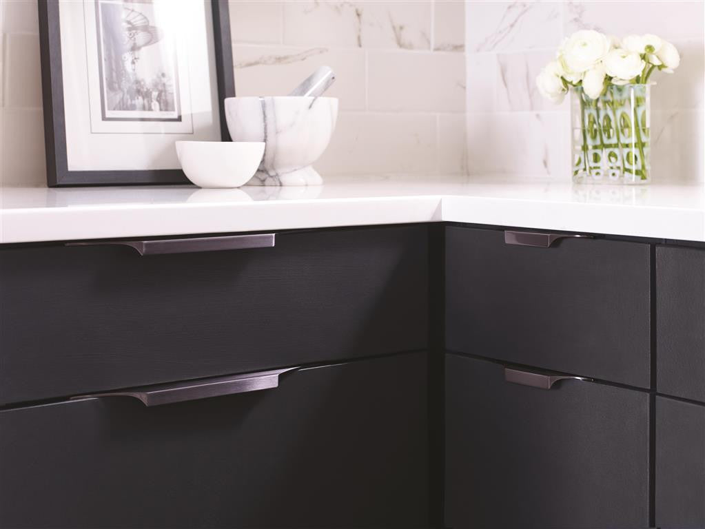 Amerock Extent Edge Pulls in Black Chrome
