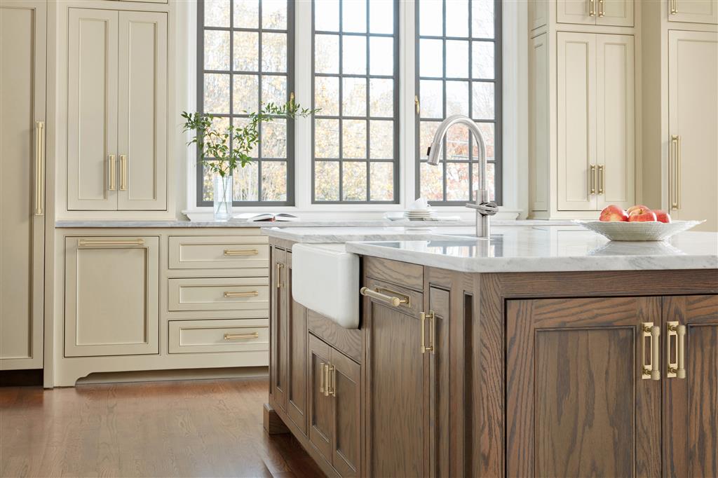 AMEROCK Medora Rectangle Cabinet Handle Backplate in Golden Champagne (+8 Sizes)