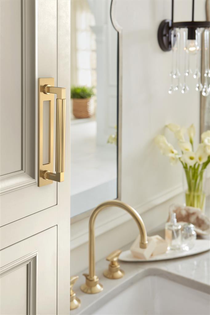 AMEROCK Medora Rectangle Cabinet Handle Backplate in Champagne Bronze (+8 Sizes)