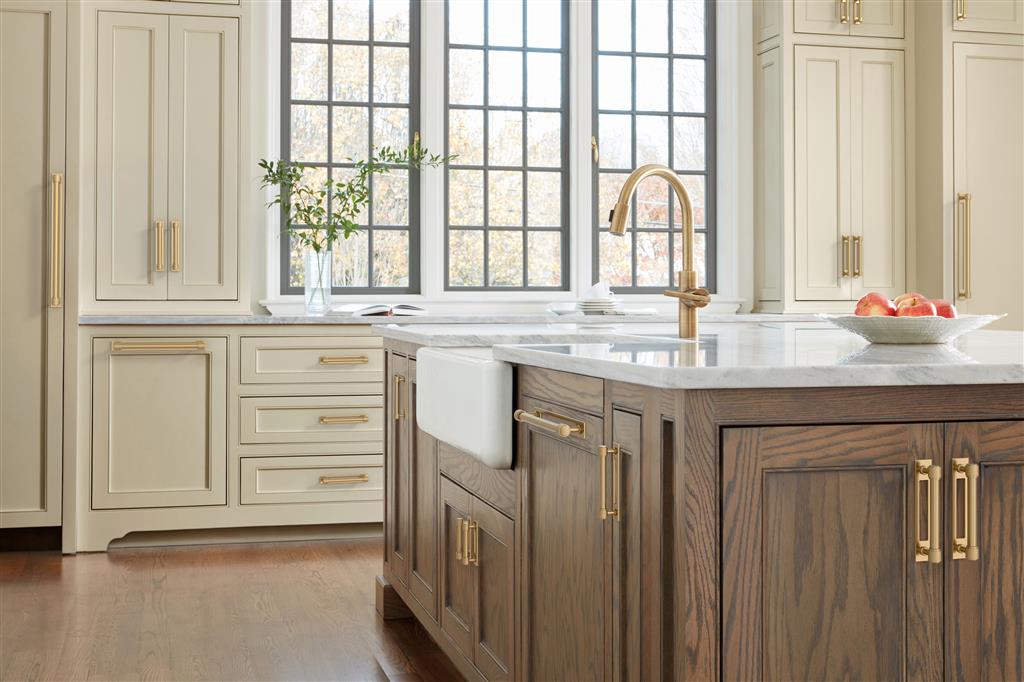 AMEROCK Medora Rectangle Cabinet Handle Backplate in Champagne Bronze (+8 Sizes)