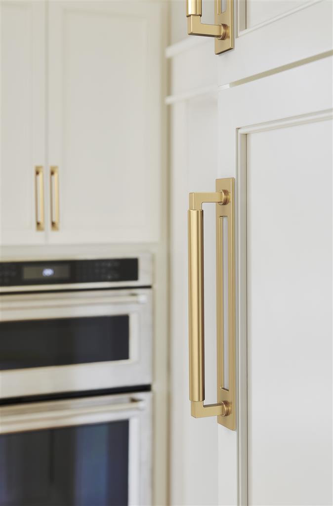 AMEROCK Medora Rectangle Cabinet Handle Backplate in Champagne Bronze (+8 Sizes)