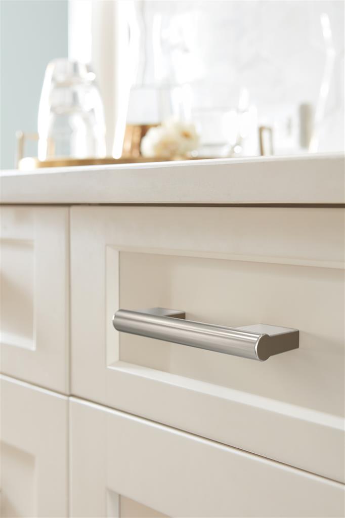 AMEROCK Versa Handle Cabinet Pull in Satin Nickel (+8 Sizes)