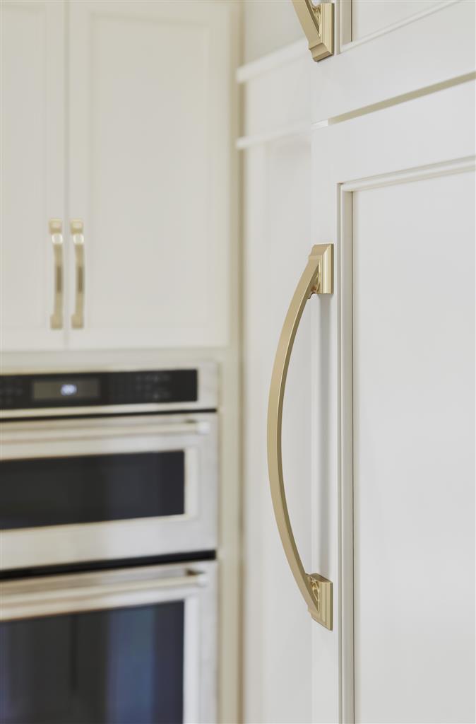 AMEROCK Candler Handle Cabinet Pull in Golden Champagne (+8 Sizes)