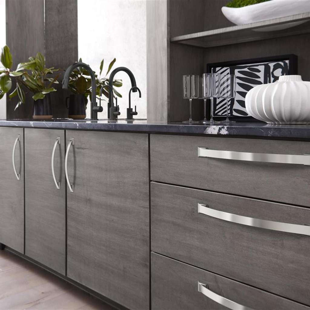 AMEROCK Candler Appliance Pulls in Polished Chrome 8" BP2936526 Mounted