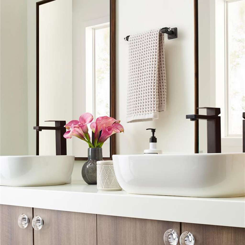 AMEROCK Glacio Towel Bar in Clear and Oil Rubbed Bronze 8" BH36065CORB in Brown Bathroom