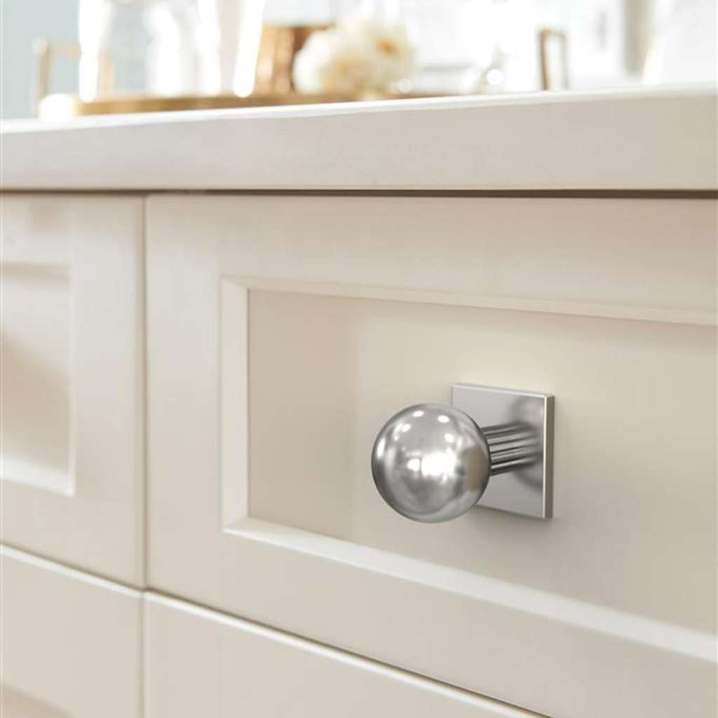 AMEROCK Ladera 1-3/16" Square Cabinet Knob Backplate in Polished Chrome BP3776026 Mounted