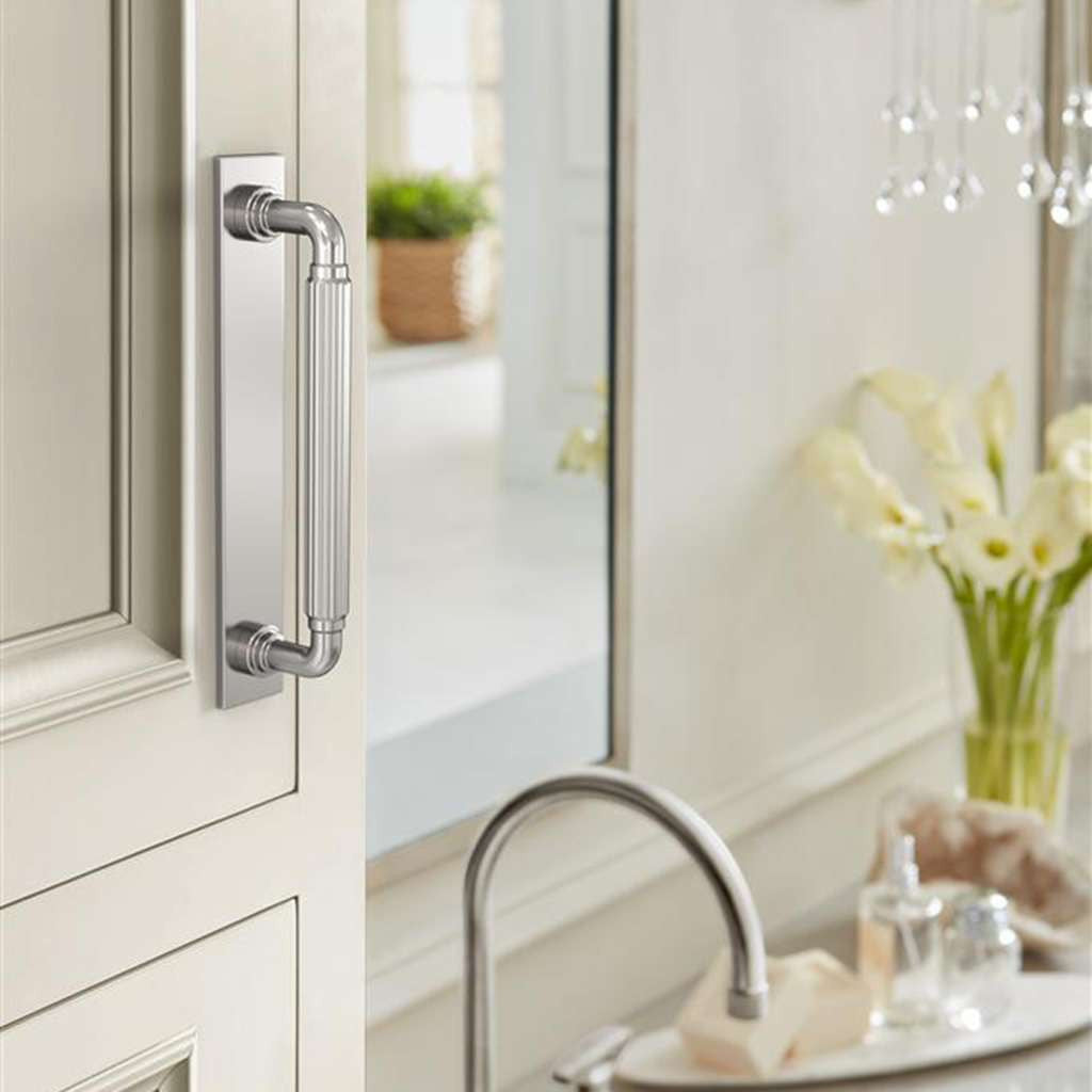 AMEROCK Ladera Rectangle Cabinet Handle Backplate in Polished Chrome 128mm BP3776326 Mounted