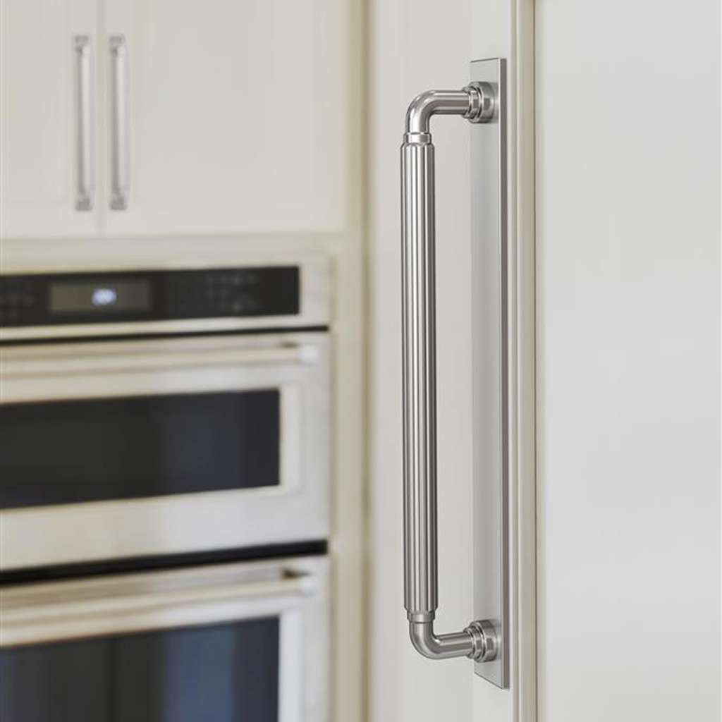 AMEROCK Ladera Rectangle Cabinet Handle Backplate in Polished Chrome 224mm BP3776626 Mounted