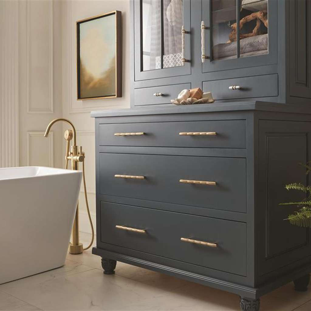 AMEROCK St. Vincent Geometric Bar Pulls in Golden Champagne 160mm BP36645BBZ Mounted