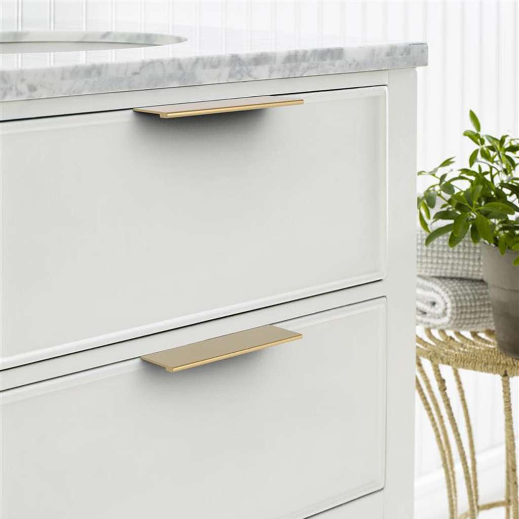 Amerock Streamline 2 Edge Pulls in Champagne Bronze 5" BP37193CZ Mounted