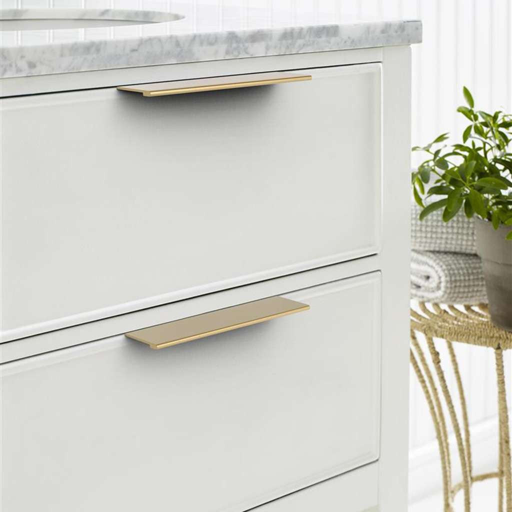 Amerock Streamline 2 Edge Pulls in Champagne Bronze 6" BP37194CZ Mounted