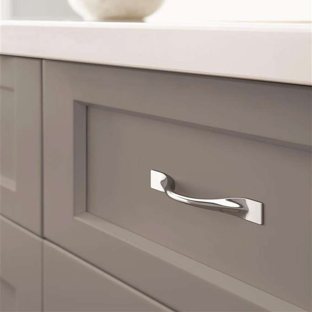 Amerock Uprise Curved Handle Pull in Polished Chrome 96mm BP3691726 Mounted