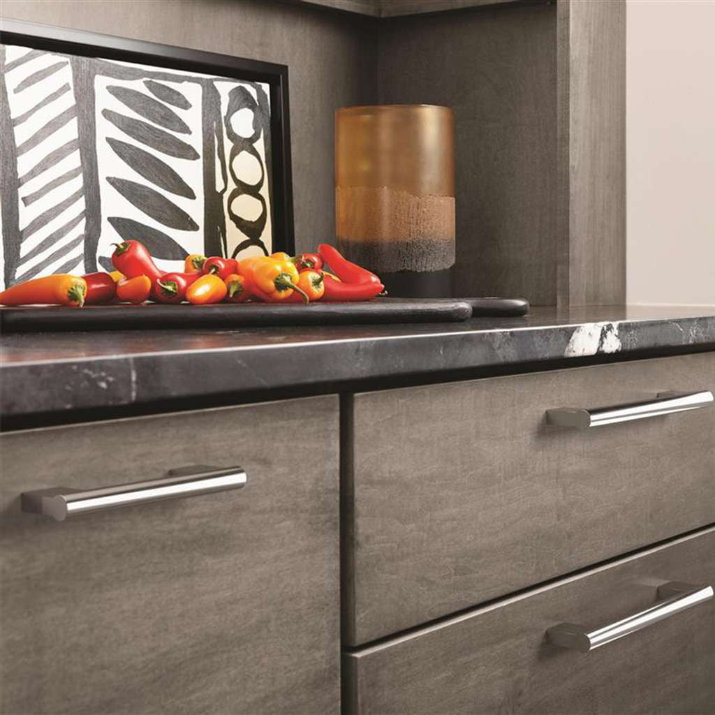 AMEROCK Versa Handle Cabinet Pull in Polished Chrome 128mm BP3691326 Mounted
