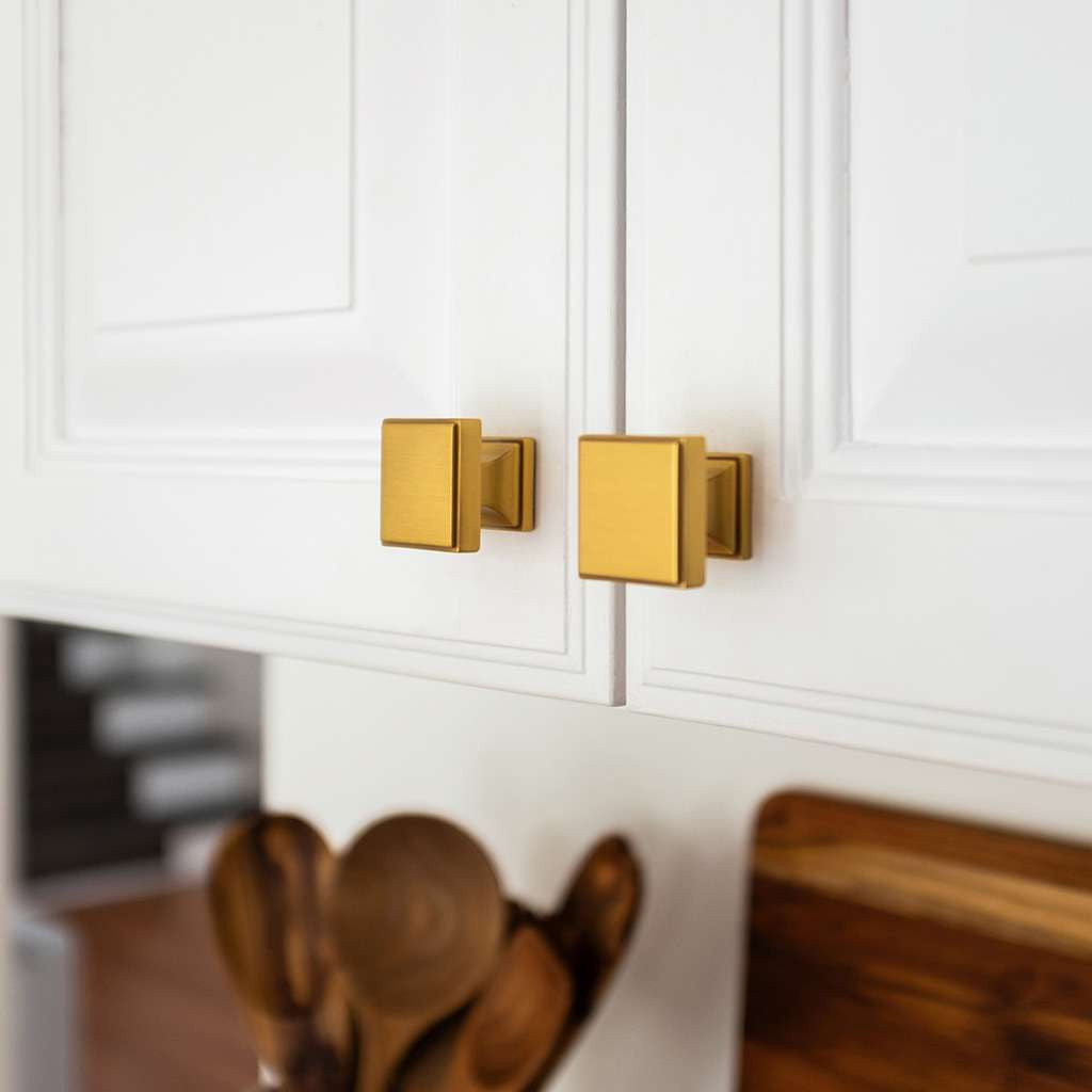Belwith Keeler Brownstone Square Cabinet Knob in Brushed Golden Brass 1-1/4" B077460-BGB Display