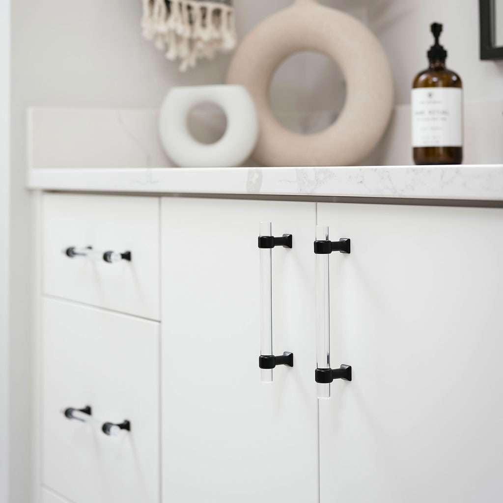 HICKORY Crystal Palace Handle Cabinet Pulls in Matte Black and Clear 128mm H079519-CAMB on White